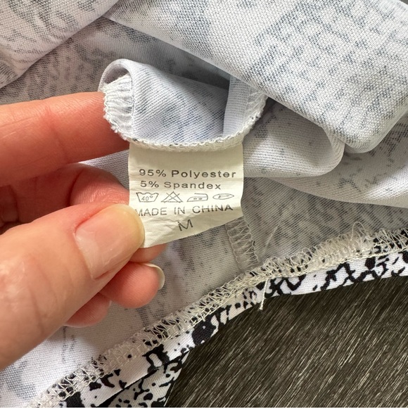 Lace v-neck top. - Picture 6 of 10